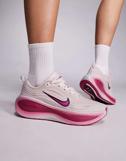 Женские кроссовки Nike Running Vomero Plus для бега, красно-розовые