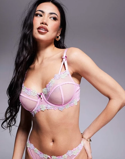 Мягкий глубокий бюстгальтер Boux Avenue Layla с вышитой цветочной лентой розового цвета multi