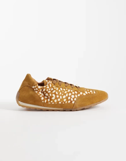 Кроссовки Steve Madden Bobby светло-коричневого цвета.
