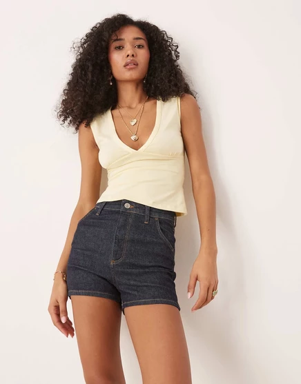 ДИЗАЙНЕРСКИЕ джинсовые шорты ASOS из эластичной ткани с завышенной талией цвета индиго indigo