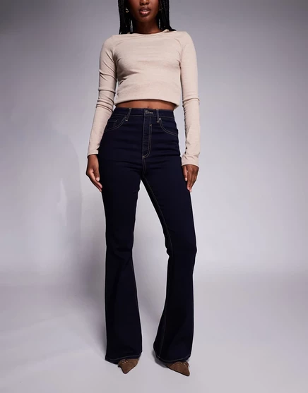 Джинсы-клеш ASOS DESIGN со скульптурным рисунком из эластичной ткани после полоскания rinse