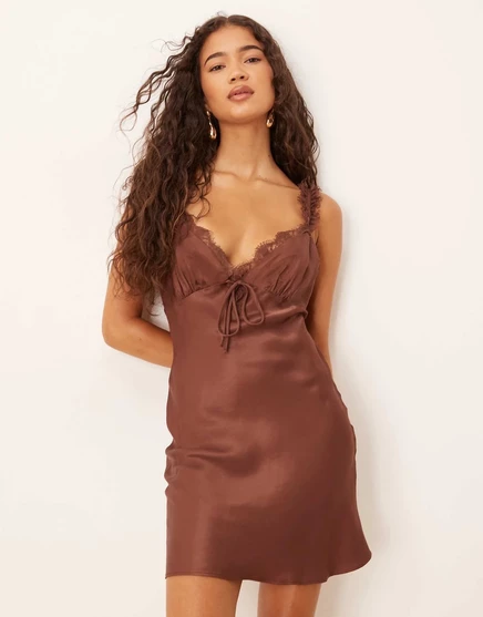 Атласное мини-платье-комбинация ASOS DESIGN с оборками шоколадного цвета chocolate