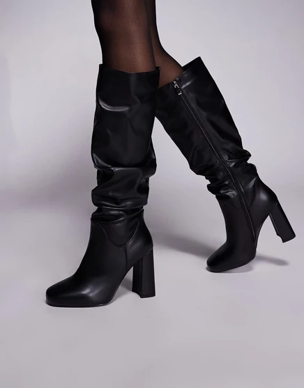 Черные сапоги до колена Simmi London Hanzel с широкими рюшами на массивном каблуке black pu