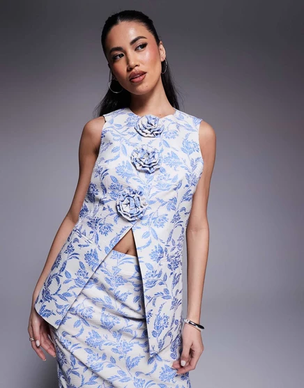Женский жилет ASOS LUXE жаккардовый с 3D цветами, синий