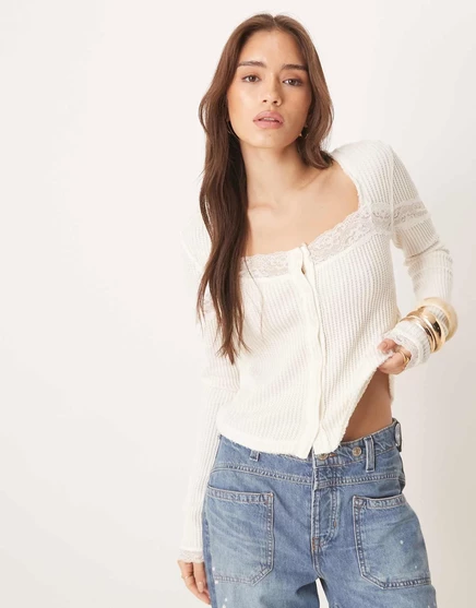 Кардиган с кружевной вставкой Free People Let's Party цвета слоновой кости clean ivory