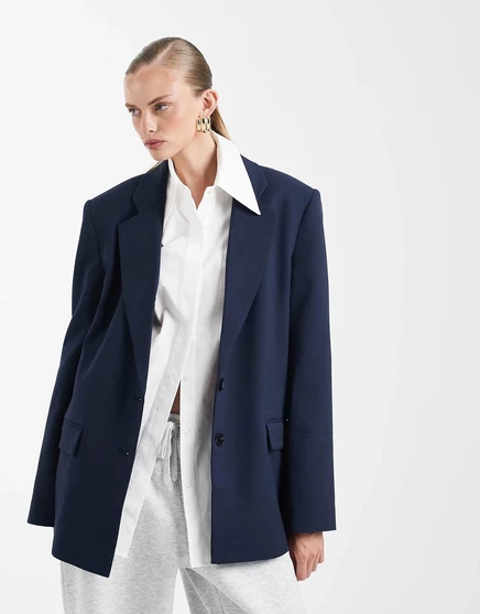 Приталенный блейзер большого размера от ASOS DESIGN темно-синего цвета