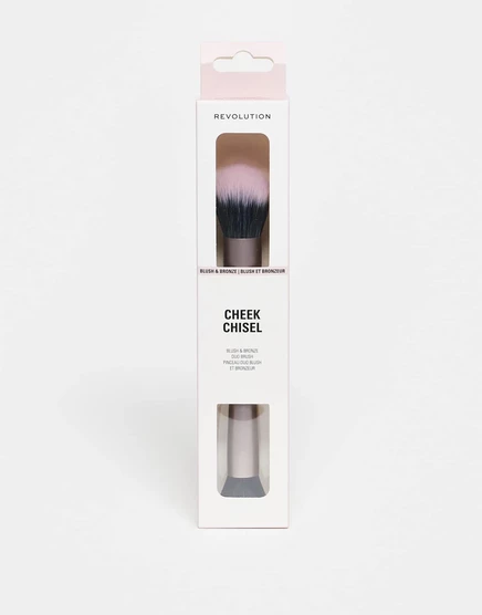 Женская кисть для лица Revolution Cheek Chisel двухсторонняя