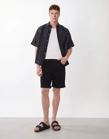 Джинсовые шорты ASOS DESIGN из эластичного тонкого материала обычной длины черного цвета black