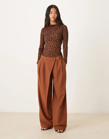 Асимметричные широкие брюки с запахом от ASOS DESIGN, сшитые по индивидуальному заказу, с пряжкой табачного цвета  tobacco