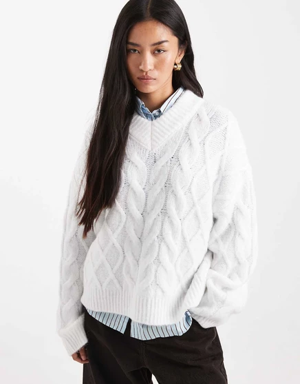 Облегающий свитер с высоким V-образным вырезом от ASOS DESIGN кремового цвета cream