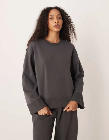 ОБЛЕГАЮЩИЙ топ с круглым вырезом от ASOS DESIGN interlock цвета древесного угля charcoal