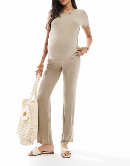 Брюки Mamalicious Maternity lettuce edge бежевого цвета - часть комплекта silver mink