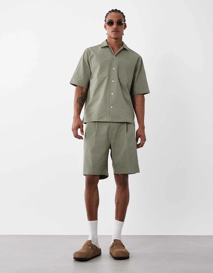 Мужские шорты ASOS Design классические из жатой ткани, хаки