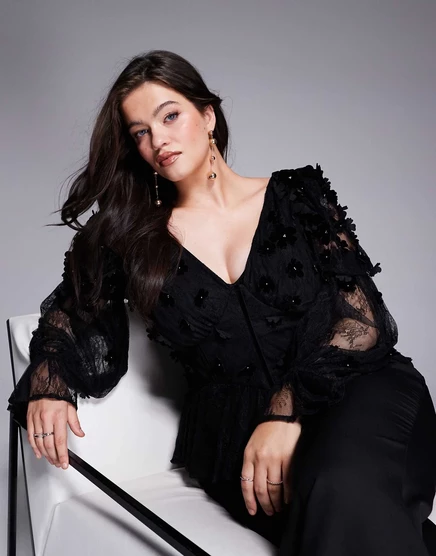 Топ ASOS LUXE Curve bardot из сетчатой ткани с цветочным рисунком и длинными рукавами, украшенный бархатными цветами и жемчугом черного цвета black