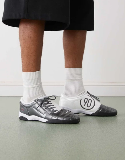 Кроссовки Nike T90 серебристого цвета 