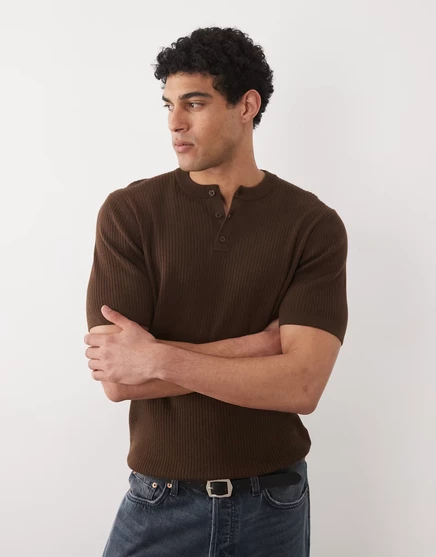 Мужская футболка ASOS Design в рубчик, ворот хенли, коричневая