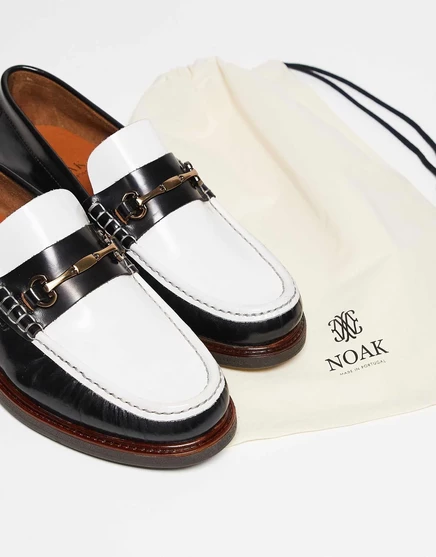 Мокасины Noak made in Portugal из черно-белой кожи с золотым трензелем black and white