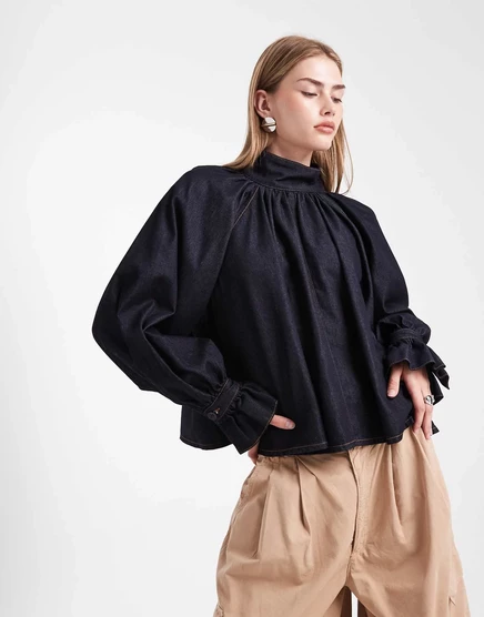 ДИЗАЙНЕРСКАЯ джинсовая блузка с историческим объемным рукавом ASOS DESIGN цвета индиго indigo wash