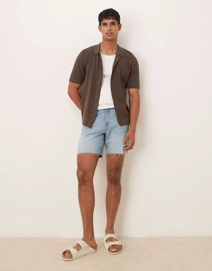 Зауженные джинсовые шорты средней длины ASOS DESIGN светло-голубого цвета light wash
