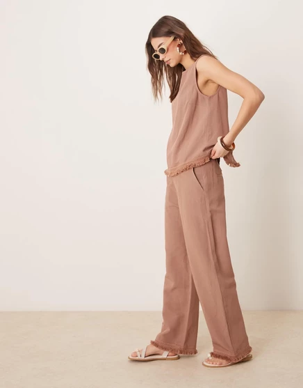 Дизайнерские брюки из льняной смеси ASOS прямого кроя с кисточками по низу цвета мокко - часть комплекта mocha