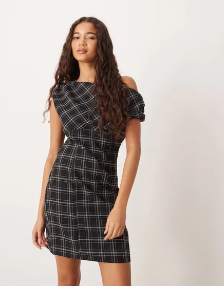 Мини-платье ASOS DESIGN с приспущенными плечами черное в клетку mono check