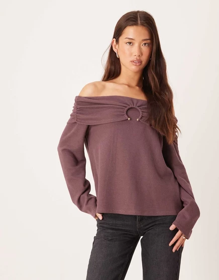 Модный свитер ASOS DESIGN supersoft с открытыми плечами и фурнитурой цвета пыльной сливы dusty plum