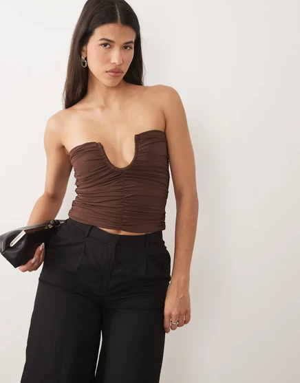 ДИЗАЙНЕРСКИЙ топ-бандо из полиамида ASOS с u-образным вырезом коричневого цвета