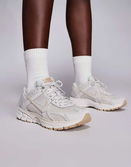 Кроссовки Nike Zoom Vomero 5 темно-белого цвета  white