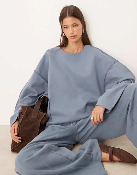 Свитшот ASOS DESIGN interlock с вырезом лодочкой и деталями в виде швов синего цвета blue
