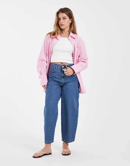 Джинсы Vero Moda Petite Kirsa с завышенной талией, обтягивающие ноги, средне-синего цвета, стиранные medium blue