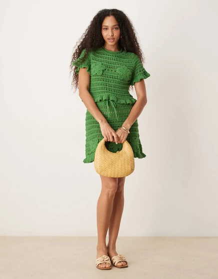 ДИЗАЙНЕРСКАЯ мини-юбка ASOS с открытой посадкой и аппликациями, выполненными крючком, цвета хаки зеленого цвета - часть комплекта green