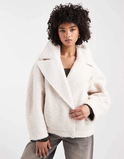 Уютное пальто-бушлат ASOS DESIGN оверсайз с крепкими плечами, кремового цвета  cream
