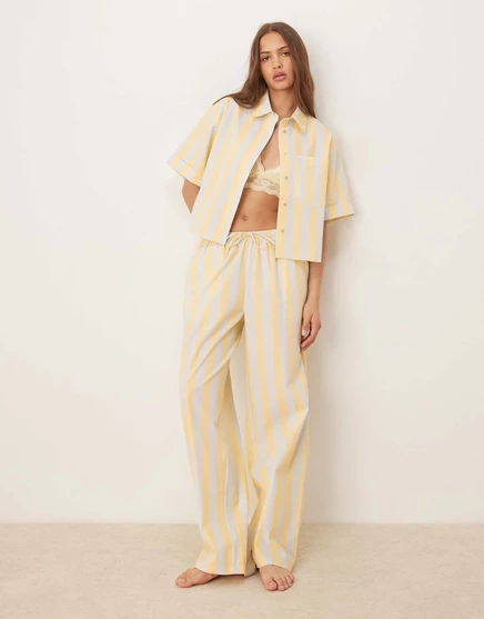 ДИЗАЙНЕРСКИЕ брюки ASOS DESIGN из ткани в полоску синего и молочного цветов в сочетании друг с другом blue/buttermilk
