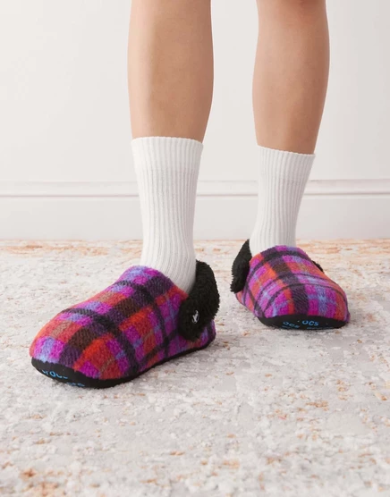 Женские тапочки Crocs Classic Cozzzy флисовые, фиолетовый клетчатый принт