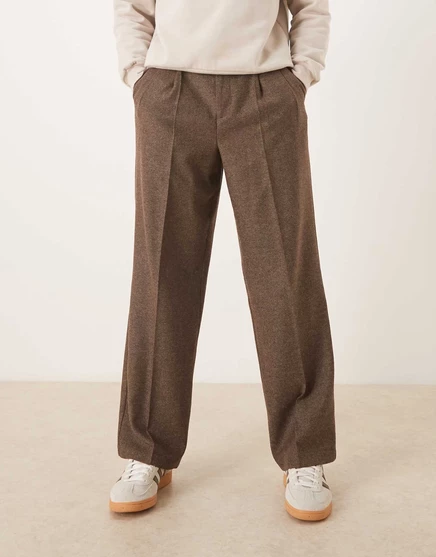 Элегантные широкие брюки ASOS DESIGN с двойной складкой из смеси шерсти коричневого цвета