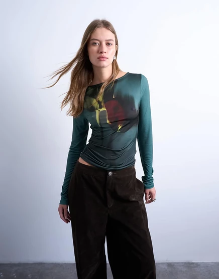 Топ из микрофибры Topshop с высоким вырезом и тюльпанным принтом зеленого цвета green