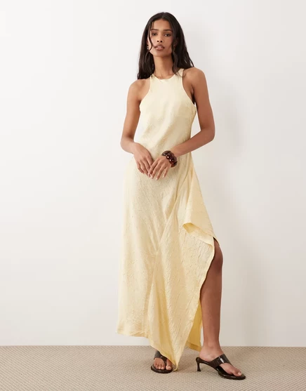Женское платье ASOS Design миди атласное с рюшей, кремовое