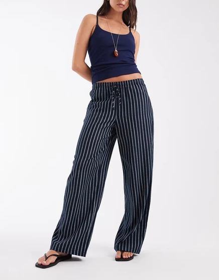 Широкие брюки из льна Vero Moda с завязками на талии в темно синюю полоску sky captain