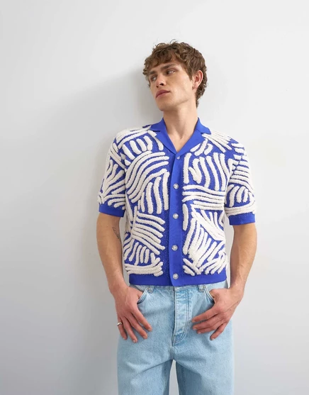 Трикотажная рубашка свободного кроя Topman с цветочной аппликацией из букле по всему телу синего цвета