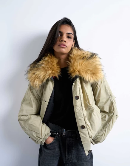 Гибридная куртка-бомбер Topshop с двусторонним воротником из искусственного меха зеленого цвета green
