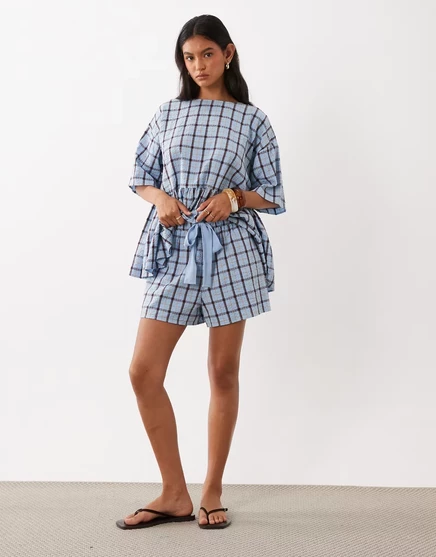 Шорты в синюю клетку с завязками на талии и карманами ASOS DESIGN в синюю клетку