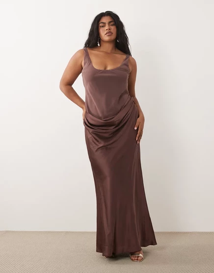 Женское макси-платье ASOS Curve с глубоким вырезом и асимметричной драпировкой, шоколадное