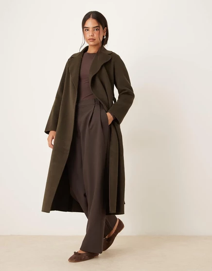 Приталенное пальто с завязками на талии от Mango цвета хаки khaki
