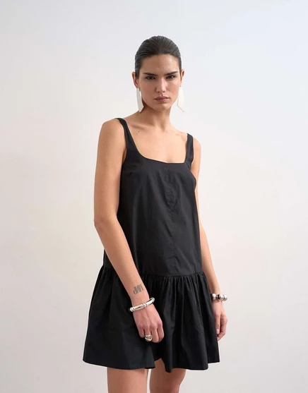 Черное мини-платье из поплина Topshop с заниженной талией и квадратным вырезом