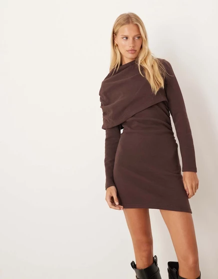 ДИЗАЙНЕРСКОЕ мини-платье ASOS из супермягкой ткани с рюшами и накидкой шоколадно-коричневого цвета chocolate