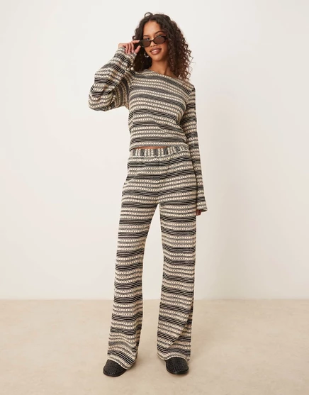 Расклешенные брюки ASOS DESIGN в полоску, выполненные крючком в черно-белом цвете - часть комплекта black and white