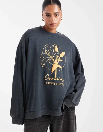 Объемная толстовка ASOS DESIGN Curve с рисунком в виде цветка лилии, выполненная углем charcoal