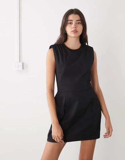 Женское мини-платье Monki с подплечниками, черное
