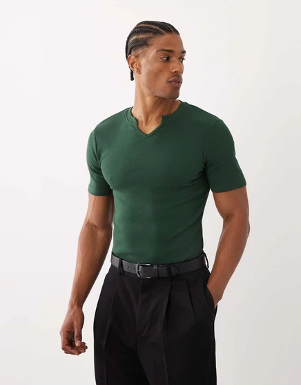 ДИЗАЙНЕРСКАЯ футболка ASOS muscle fit с вырезами на шее из темно-зеленого трикотажа в рубчик mountain view
