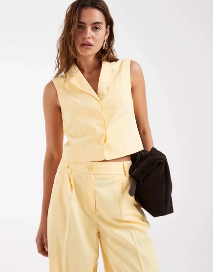 Приталенный жилет свободного кроя золотисто-желтого цвета от Vero Moda - часть комплекта golden haze